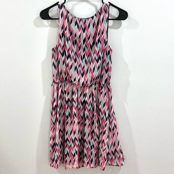 IN Studio navy pink and aqua pleated dress size small - Picture 4 of 7